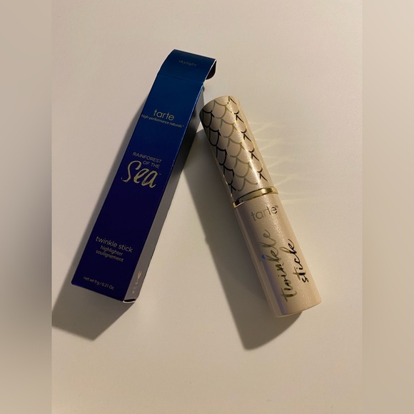 Tarte Twinkle Stick Highlighter in Skylight - Picture 3 of 4